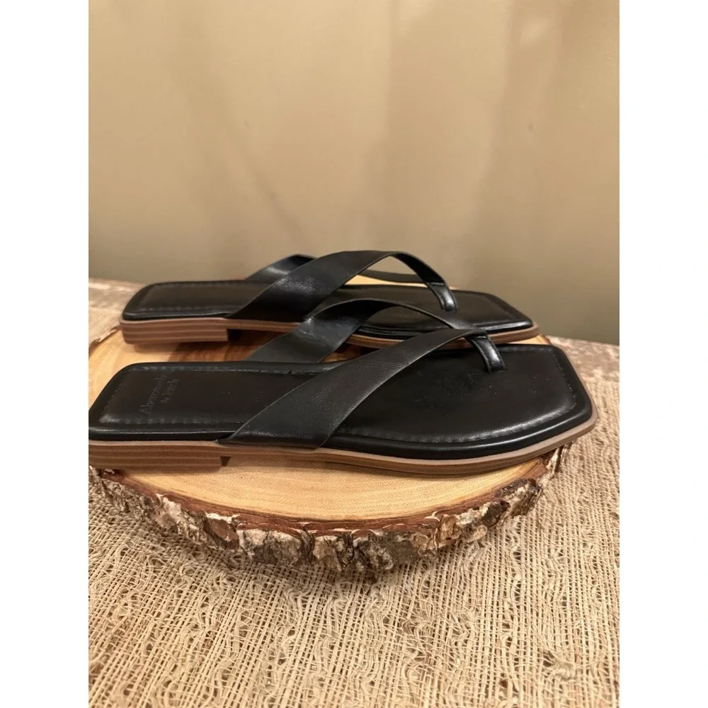 NWT Abercrombie & Fitch Black‎ Square Toe Thong Slide Sandals Sz-7
